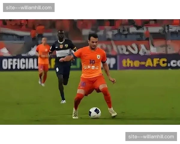 青岛西海岸防线重组 郑智尝试三中卫体系应对密集赛程